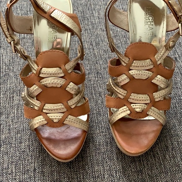 🟢 Michael Kors tan Gold Sandals Heels - Picture 2 of 8